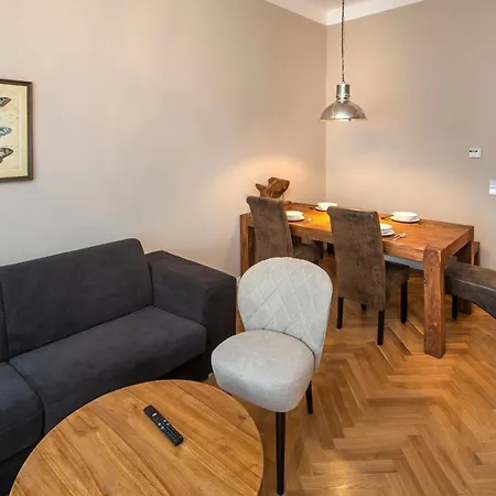 Downtown - Zborovska 4*