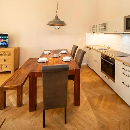 Downtown - Zborovska Lägenhetshotell 4*
