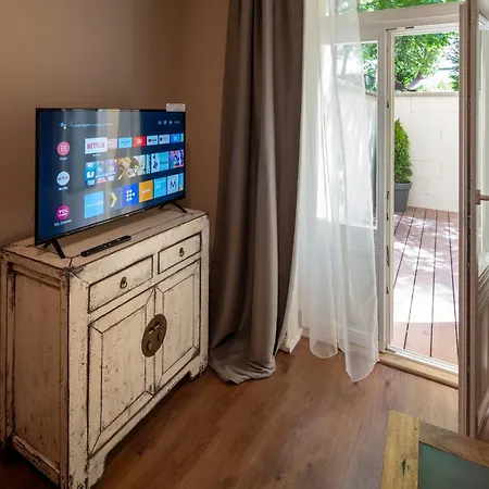 Lägenhetshotell Downtown - Zborovska 4*