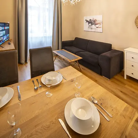 아파트호텔 Downtown - Zborovska 4*