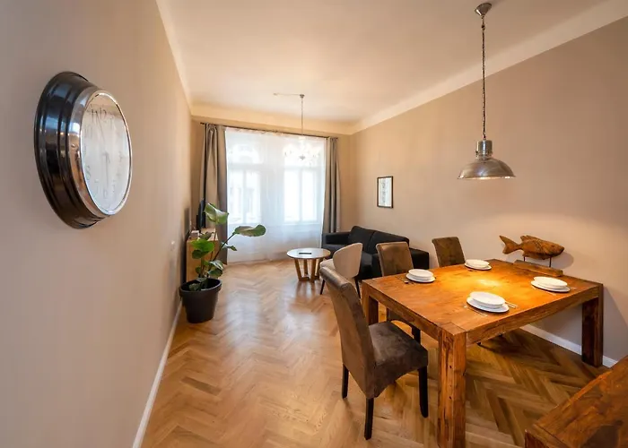 Downtown - Zborovska 公寓式酒店 4*