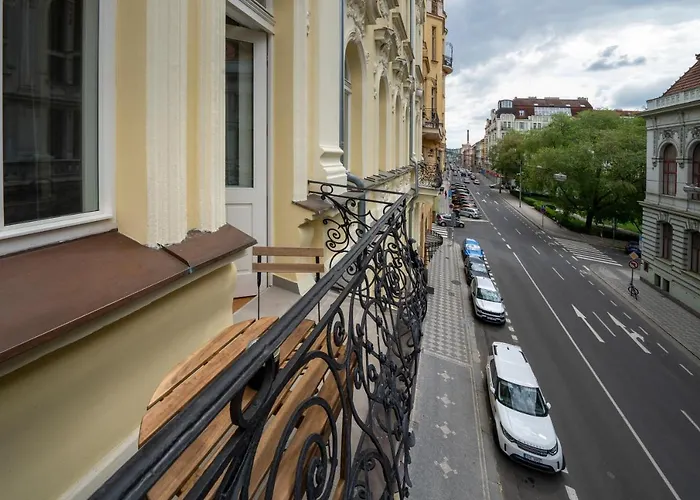 Downtown - Zborovska 公寓式酒店