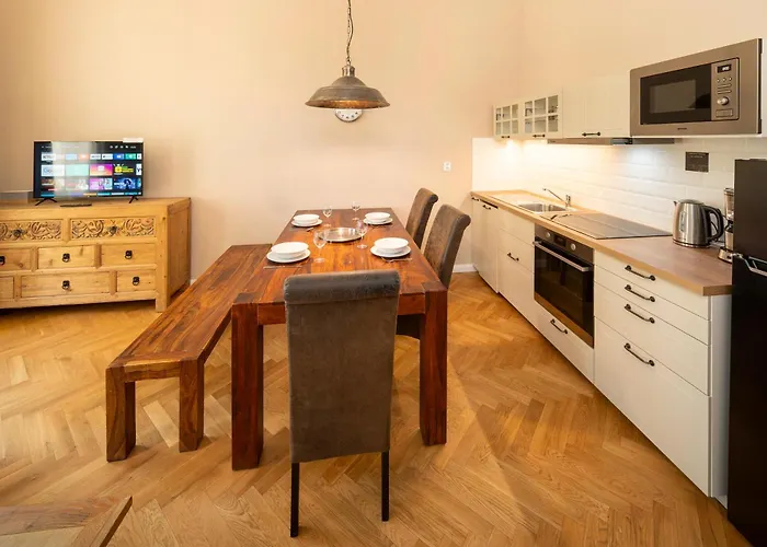 Downtown - Zborovska 公寓式酒店 4*