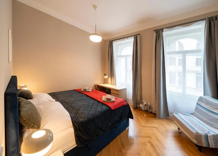 Downtown - Zborovska 公寓式酒店 4*