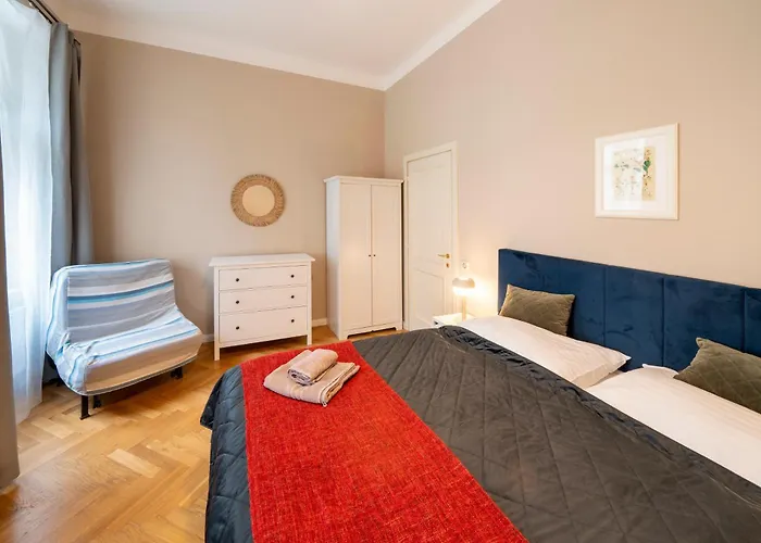 Downtown - Zborovska 公寓式酒店 4*
