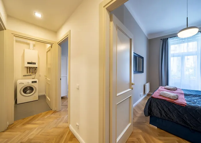 Downtown - Zborovska 公寓式酒店 4*