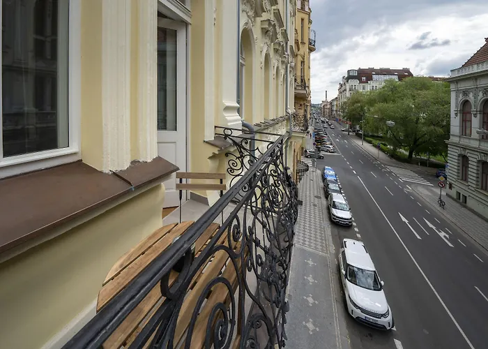 Downtown - Zborovska 公寓式酒店 4*