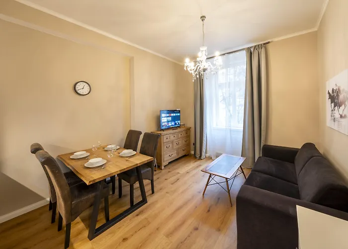 Downtown - Zborovska 4*