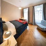 Downtown - Zborovska 4*