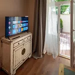 アパートホテル Downtown - Zborovska 4*