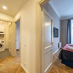 Downtown - Zborovska アパートホテル 4*
