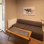 Downtown - Zborovska アパートホテル 4*