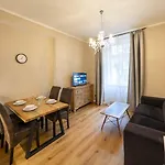Downtown - Zborovska 4*