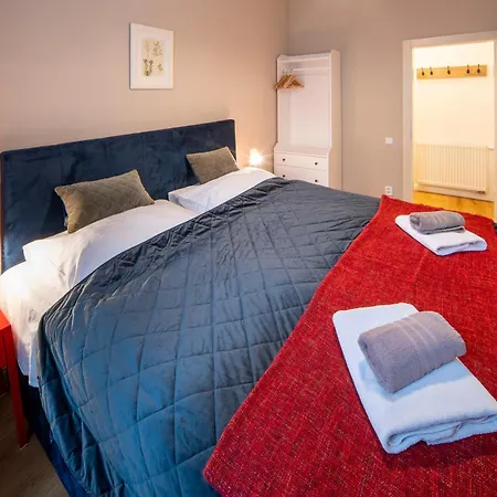 Downtown - Zborovska Apartmanhotel