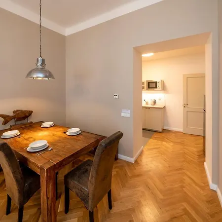 מלון דירות Downtown - Zborovska 4*