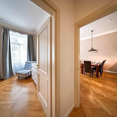 Downtown - Zborovska Aparthotel