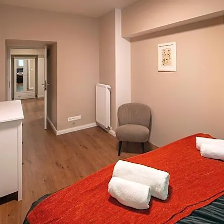 Downtown - Zborovska 4* Prague