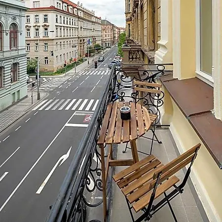 Downtown - Zborovska Aparthotel