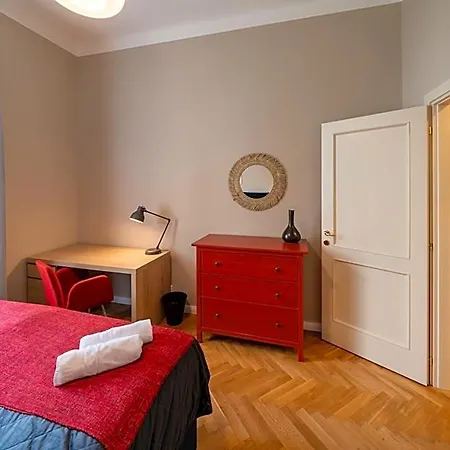 Downtown - Zborovska Aparthotel 4*
