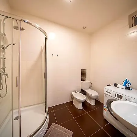 Aparthotel Downtown - Zborovska 4*