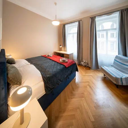 Downtown - Zborovska 4*