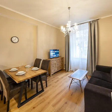 Downtown - Zborovska 4*