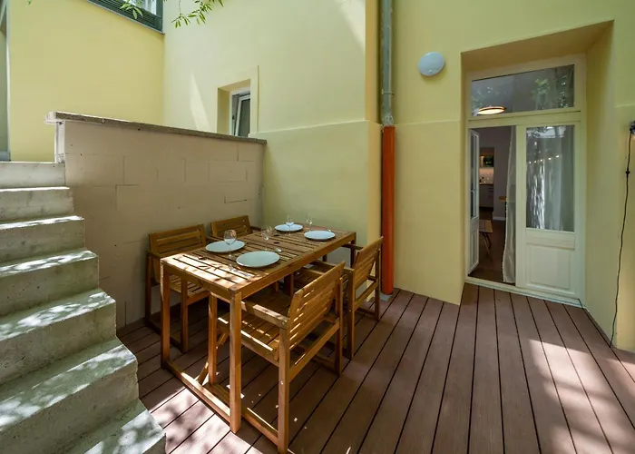 Lejlighedshotel Downtown - Zborovska 4*