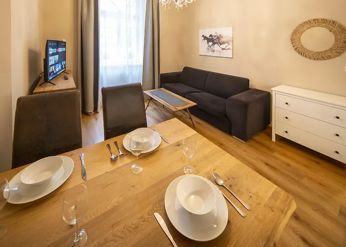 Lejlighedshotel Downtown - Zborovska 4*
