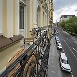 Downtown - Zborovska شقة فندقية 4*